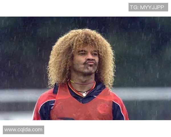 足球场上的搞笑传奇：那些最乌龙的足球明星们的趣事与瞬间